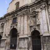 Via Nazareth finisce all'incrocio con via Cialdini, dinanzi alla chiesa del Monte di Piet�. La struttura nacque nel XVII secolo come convento gesuita, per poi essere assegnata durante il Regno di Napoli alla confraternita laica con fini benefici del Real Monte di Piet�